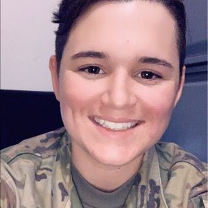 Meet your Posher, Alyssa